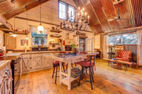 Pet-Friendly Wimberley Cabin with Fire Pit and Hot Tub